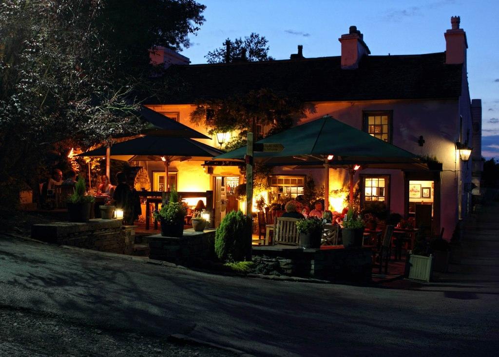 Отель Mason'S Arms Bowland Bridge Экстерьер фото